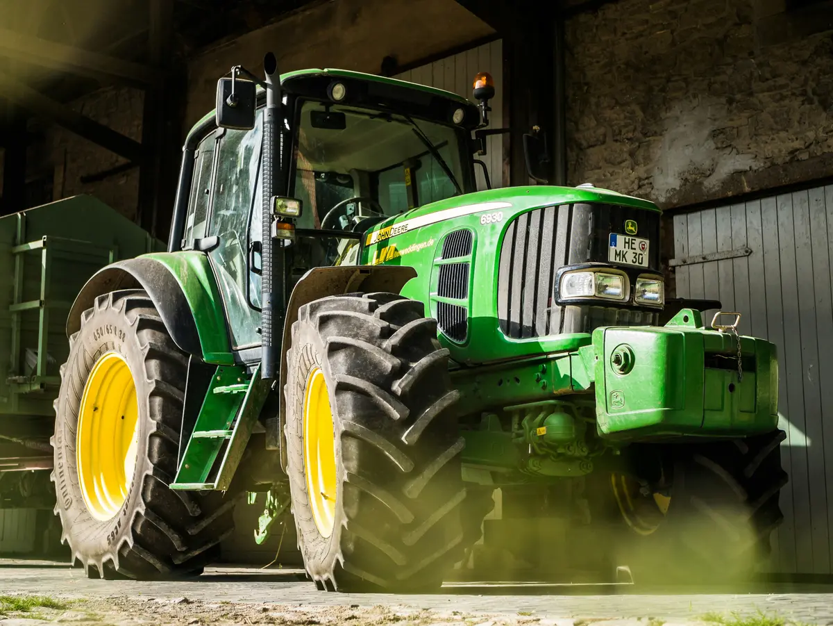 Tracteur forestier seul en location à Courlay (79)